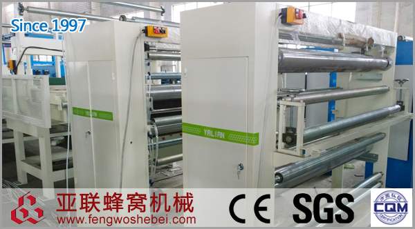 9-紙板涂膠機(jī)一（帶面紙預(yù)熱）600.jpg